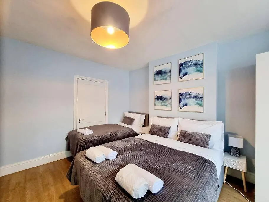 Spacious 2 Bedroom 3 Min Walk Mile End Station -Sleeps 5 location