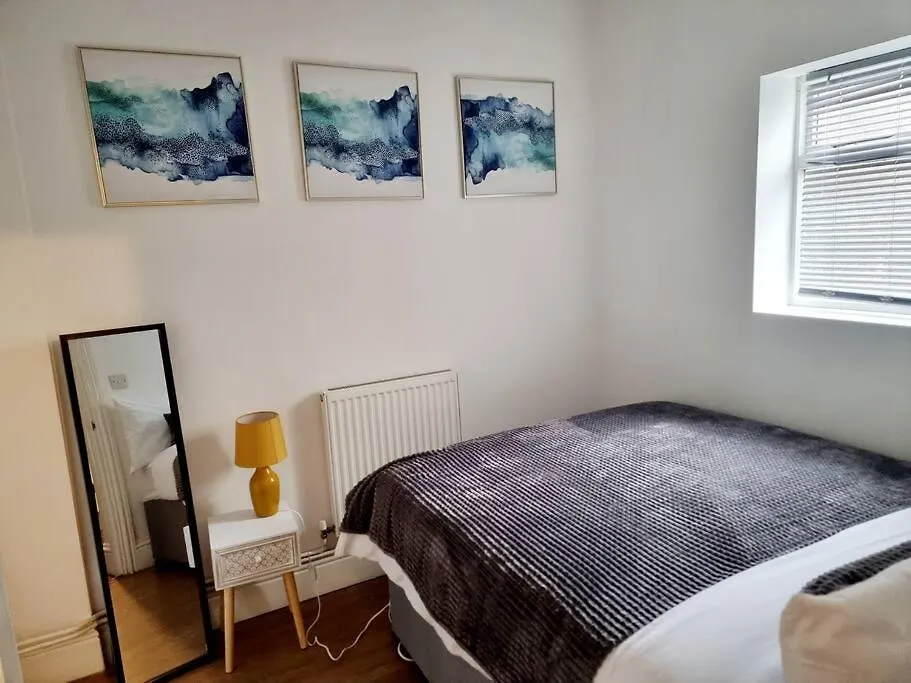Apartment Spacious 2 Bedroom 3 Min Walk Mile End Station -Sleeps 5 London United Kingdom
