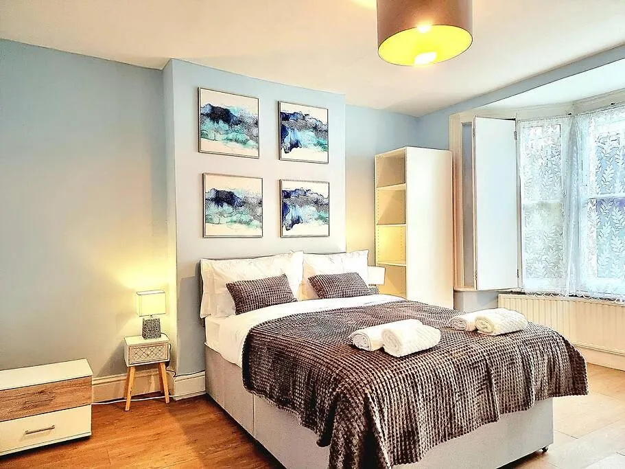Spacious 2 Bedroom 3 Min Walk Mile End Station -Sleeps 5 Londen Appartement