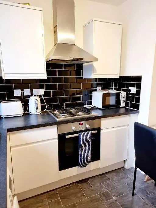 Appartement Spacious 2 Bedroom 3 Min Walk Mile End Station -Sleeps 5 Londen